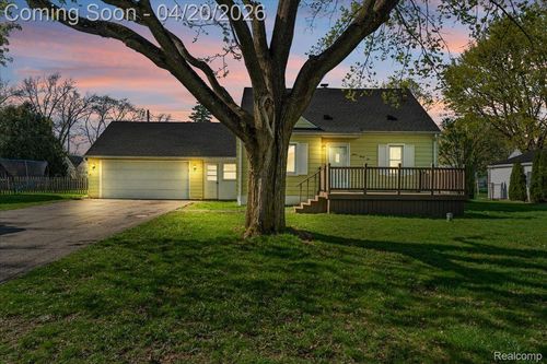 1232 Bel Air Dr, Flint, MI, 48507-3304 | Card Image