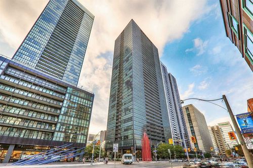 3201-110 Charles St E, Toronto, ON, M4Y1T5 | Card Image
