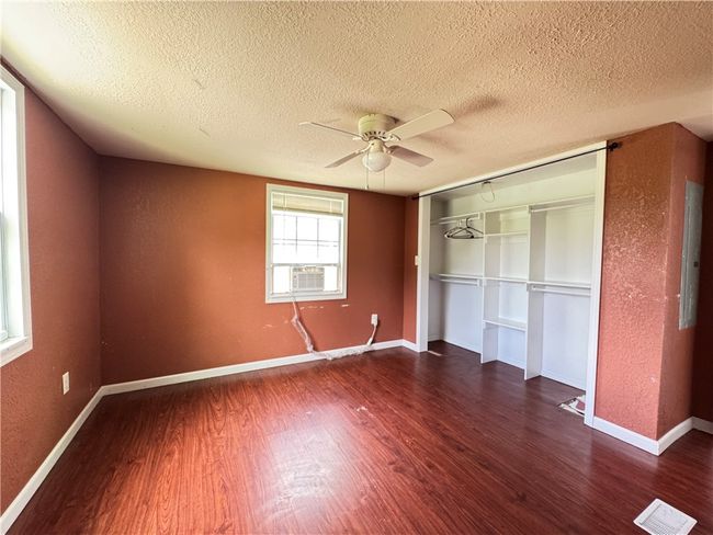 Primary Room | Image 17