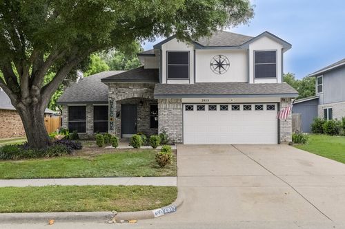 2813 White Oak Dr, Grand Prairie, TX, 75052-4427 | Card Image