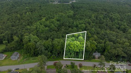 1818 Spruce St, Fayetteville, NC, 28303-4132 | Card Image