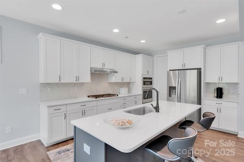 8095 Woodline Ln, Denver, NC, 28037-9229 | Card Image