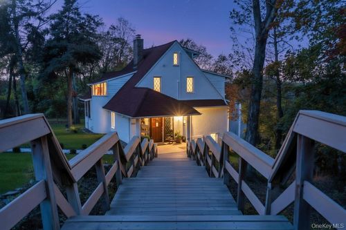 11 Buena Vista Rd, Port Jefferson, NY, 11777-1206 | Card Image