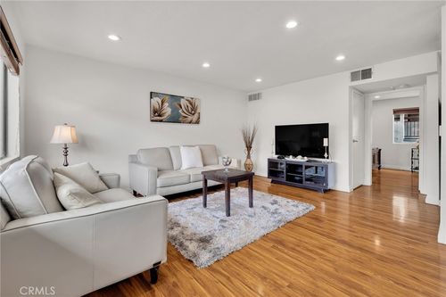 610 E Harvard, Burbank, CA, 91501 | Card Image