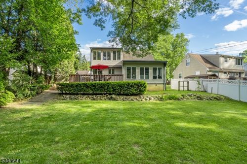 27 Brook Rd, New Providence, NJ, 07974-1764 | Card Image