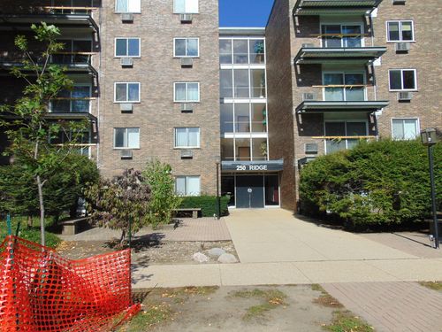 3d-250 Ridge Ave, Evanston, IL, 60202-3352 | Card Image