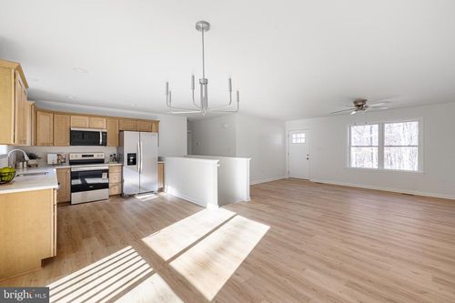 106 Mountain Dew Ct, HARPERS FERRY, WV, 25425-6503 | Card Image