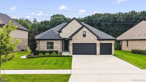 53908 Lawson Creek Dr, Utica, MI, 48316-3121 | Card Image