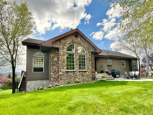 13351 Crystal Springs Rd, Klamath Falls, OR, 97603-9636 | Card Image