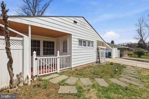 26 Myrtle Ln, LEVITTOWN, PA, 19054-2030 | Card Image
