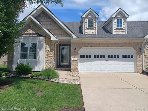 15752 Hunters Grove, Livonia, MI, 48154 | Card Image