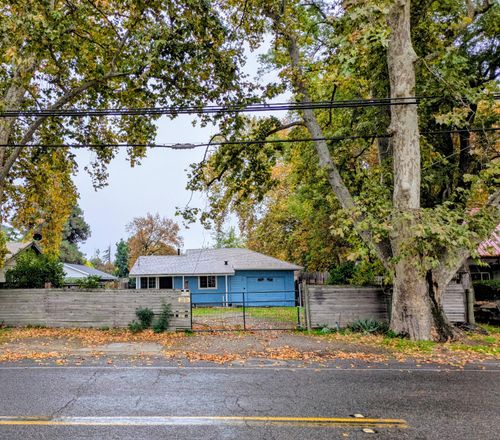 15695 El Capitan Way, Delhi, CA, 95315-9704 | Card Image