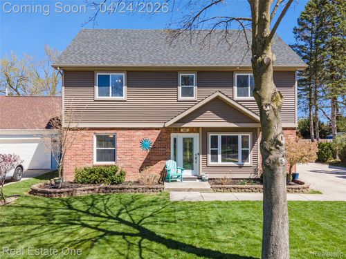 1963 Beverly St, Sylvan Lake, MI, 48320-1507 | Card Image