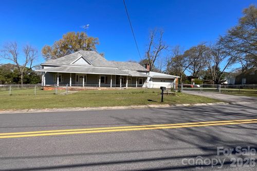 412 W Liberty St, Winnsboro, SC, 29180-1426 | Card Image