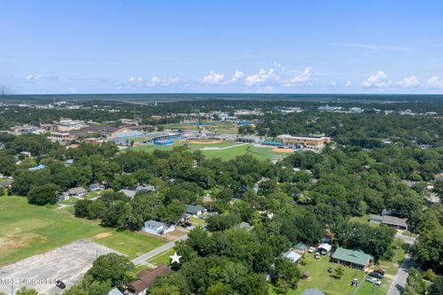 2210 12th St, Pascagoula, MS, 39567-5834 | Card Image