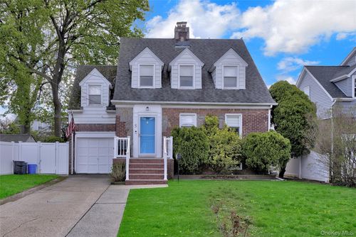 5 Argyle Rd, Merrick, NY, 11566-3706 | Card Image
