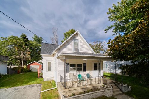 304 1st Ave, Manistee, MI, 49660-1302 | Card Image