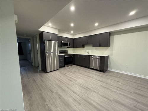 289 Chapel Hill Dr, Kitchener, ON, N2R1N3 | Card Image
