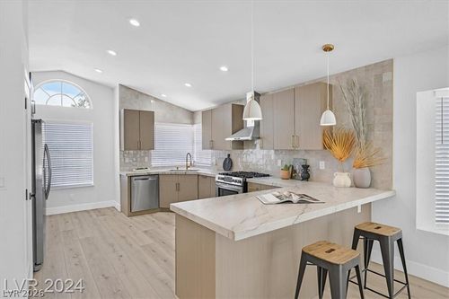 8 Barton Spring Cir, Henderson, NV, 89074-1572 | Card Image