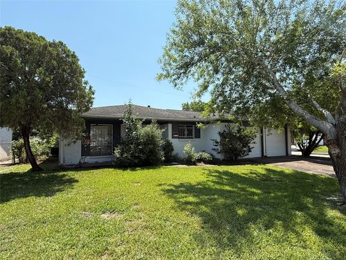3831 Cloverbrook Dr, Houston, TX, 77045-5635 | Card Image