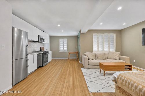 1f-52 Lafayette Pl, Greenwich, CT, 06830-5411 | Card Image