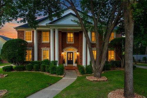 585 Oak Hill Dr, Southlake, TX, 76092-6133 | Card Image