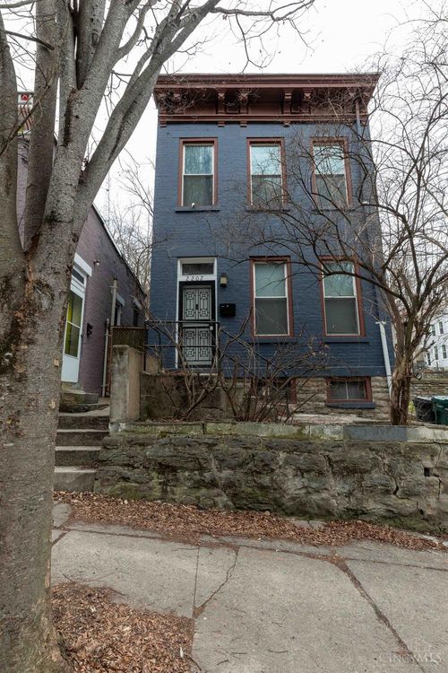 2202 Ravine St, Cincinnati, OH, 45219-1129 | Card Image