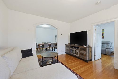 3-87 Broad St, Lynn, MA, 01902-5046 | Card Image