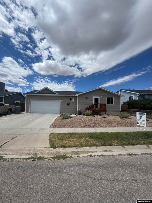 225 Tomahawk Dr, Evanston, WY, 82930-9241 | Card Image