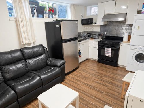 1023 E 17th Avenue, Vancouver, BC, V5V1C3 | Card Image