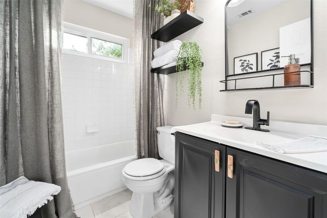 Shared guest bathroom on second floor with shower/tub and quartz countertops | Image 21