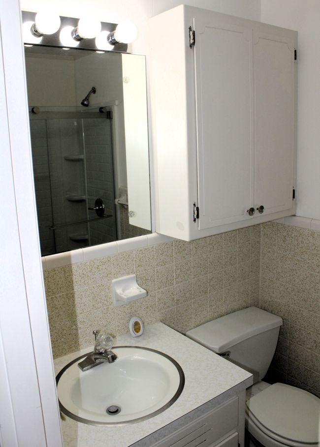 Hall bath with a full updated shower!! | Image 30