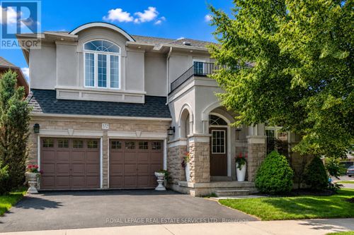 372 Creek Path Ave, Oakville, ON, L6L6X3 | Card Image