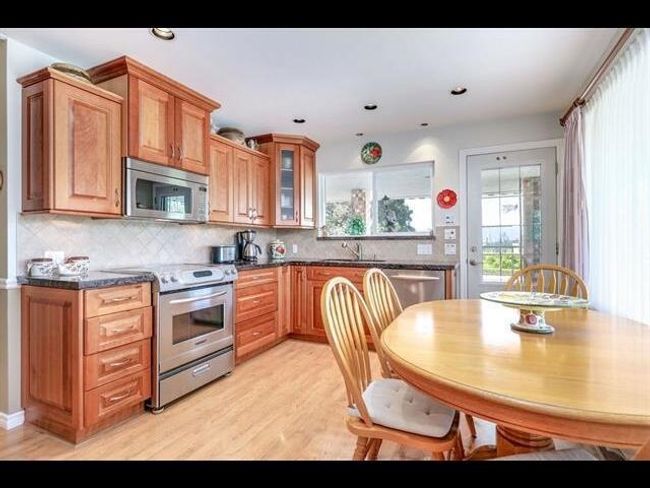6005 Humphries Pl, House other with 5 bedrooms, 3 bathrooms and 6 parking in Burnaby BC | Image 11