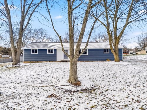 2465 Meadowside St Nw, Massillon, OH, 44647-9521 | Card Image