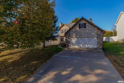 822 N 4 Th Street, House other with 4 bedrooms, 2 bathrooms and null parking in Le Claire IA | Image 1