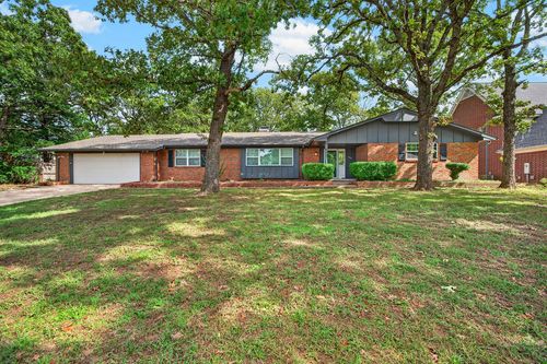 204 S Morrison Dr, Ada, OK, 74820-7049 | Card Image