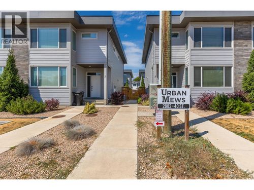6 - 2802 40 St, Townhouse with 4 bedrooms, 3 bathrooms and null parking in Vernon BC | Card Image