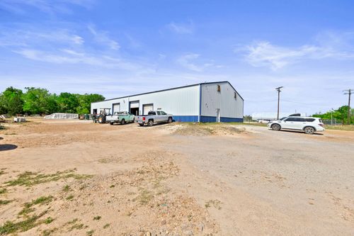 121 James Hoskins Ln, Cedar Creek, TX, 78612-3269 | Card Image