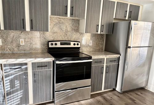 2113 Champions Way, North Lauderdale, FL, 33068-5427 | Card Image