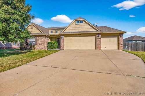 3218 Debbie Ln, Bartlesville, OK, 74006-6505 | Card Image