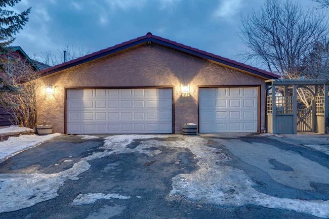 305 East Chestermere Drive, Home with 4 bedrooms, 2 bathrooms and 6 parking in Chestermere AB | Image 47