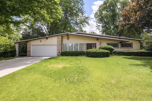 8954 N Silver Brook Lane, Brown Deer, WI, 53223 | Card Image