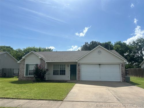 9006 N 149th East Ave, Owasso, OK, 74055-8483 | Card Image