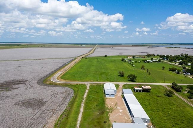 704 Hwy 239, Home with 0 bedrooms, 0 bathrooms and null parking in Austwell TX | Image 10