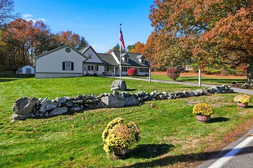 100 Farwell Rd, Tyngsboro, MA, 01879-1010 | Card Image