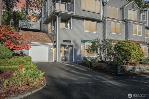 1081-4222 221st Pl Se, Issaquah, WA, 98029-9285 | Card Image