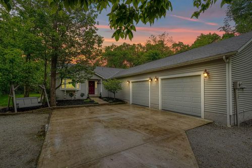1494 Old Carriage Ct, Canal Winchester, OH, 43110-9358 | Card Image