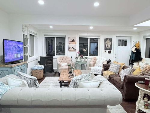 2374 Bruynswick Rd, Wallkill, NY, 12589-3257 | Card Image