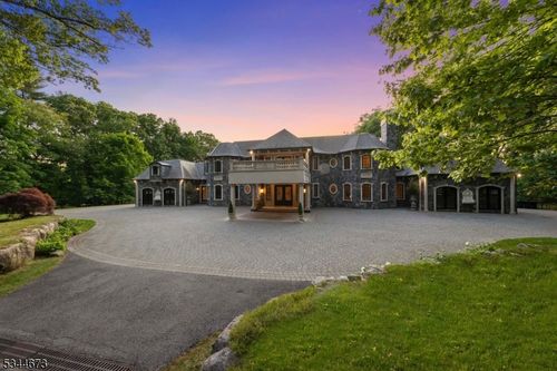 105 Chestnut Ridge Rd, Saddle River, NJ, 07458-3124 | Card Image